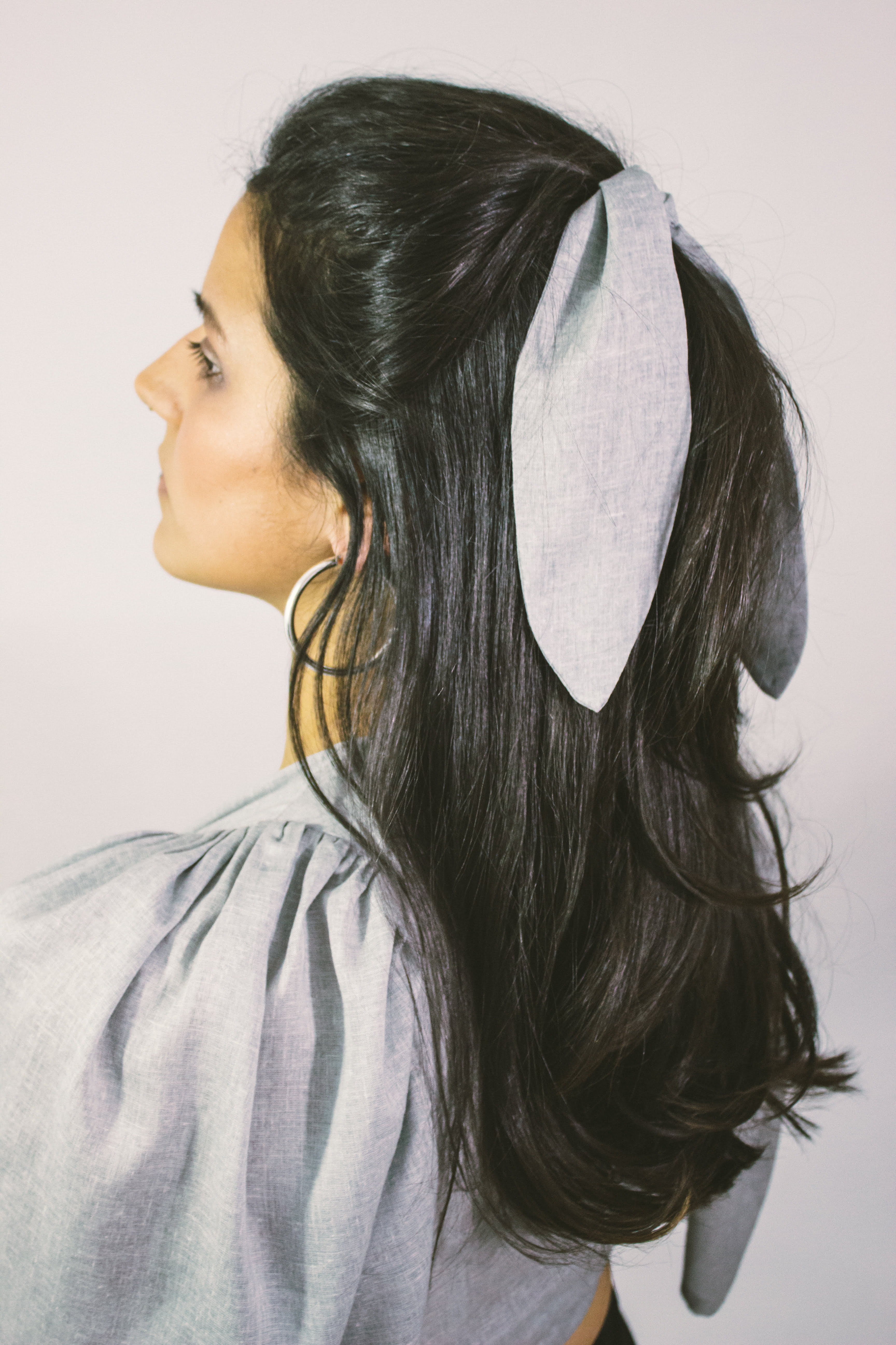 Woman wearing grey hair band