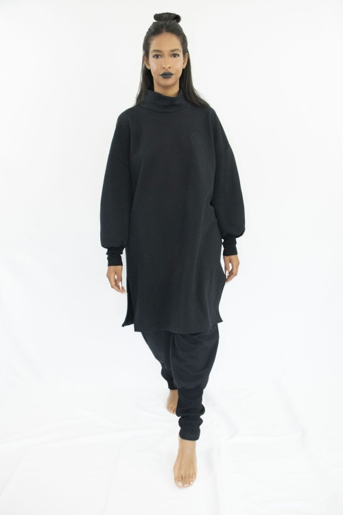 Woman wearing black unisex sweatpants in organic cotton